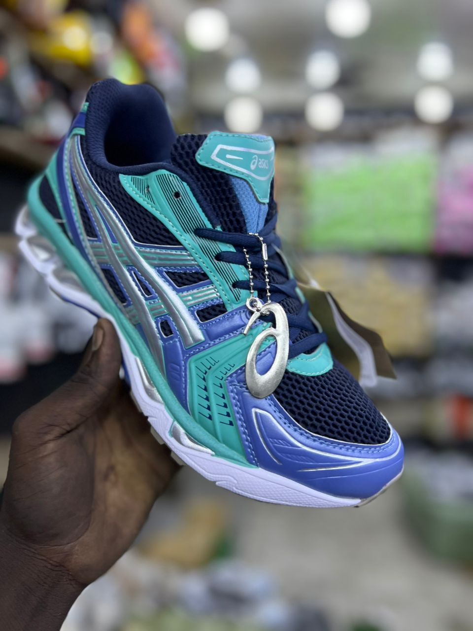 ASICS GEL-KAYANO 14 en couleur Minuit/Argent pur 👟