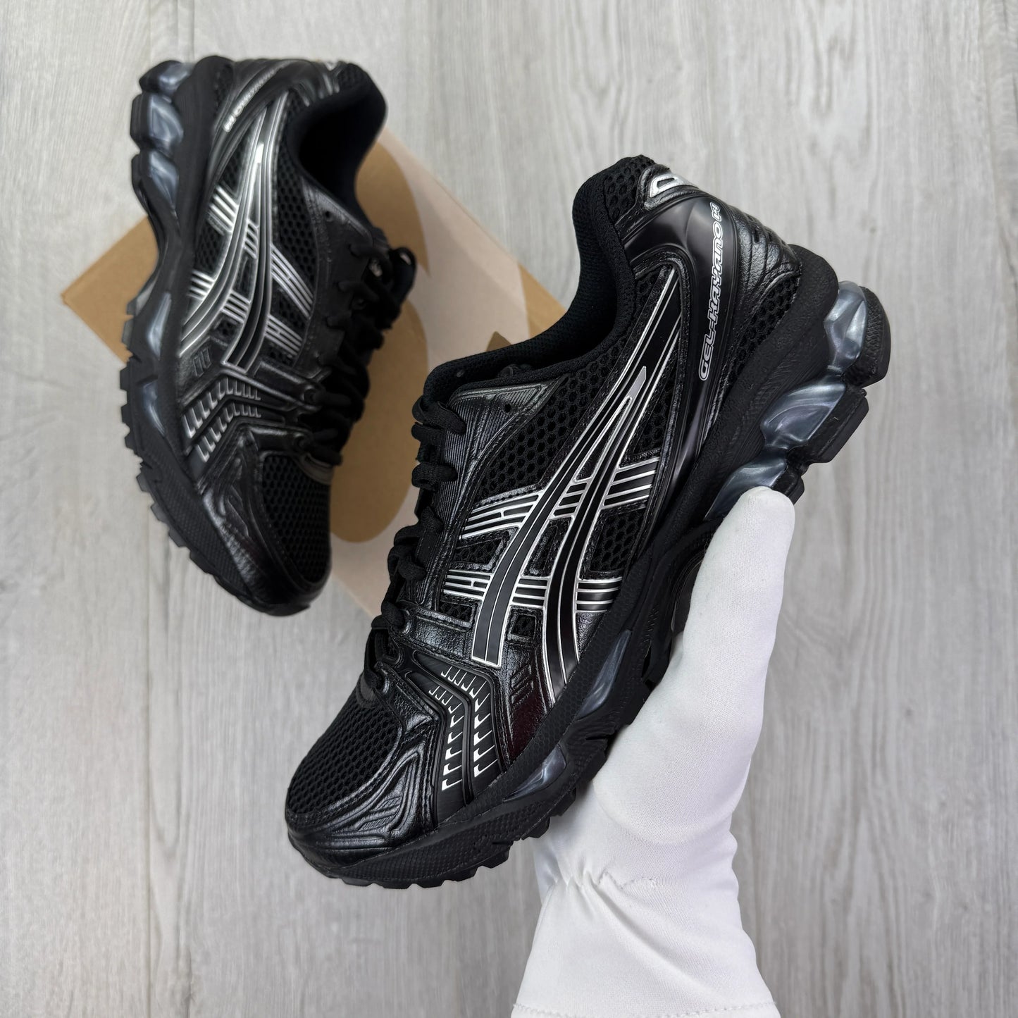 ASICS GEL-KAYANO 14 en  couleur noir et argent 👟